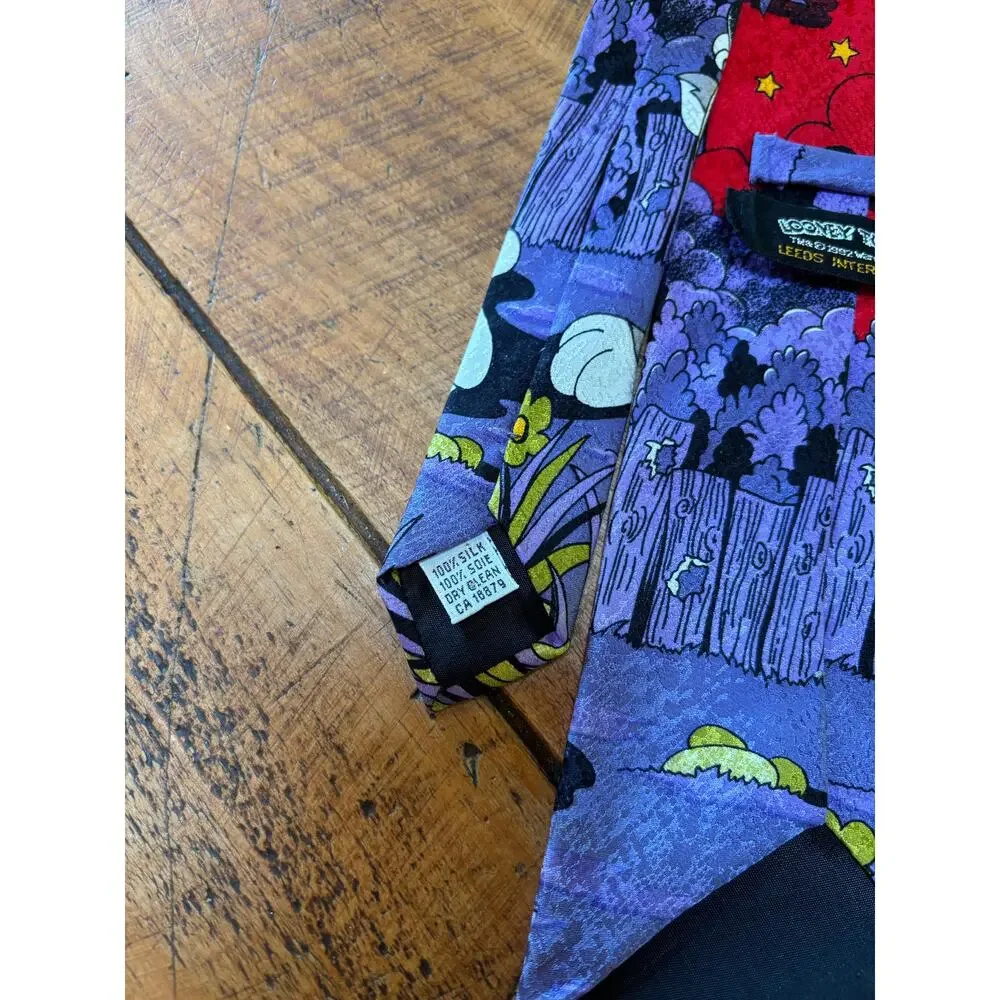 Looney Tunes Leeds International Bugs Bunny‎ Moon Graphic 100% Silk Tie